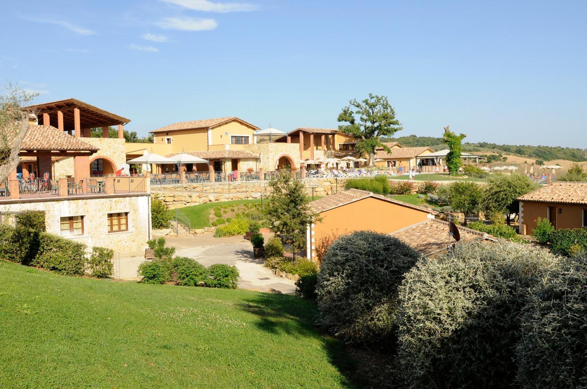 מליאנו אין טוסקנה Borgo Magliano Resort מראה חיצוני תמונה